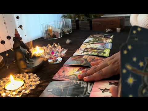 Видео: Кто думает о тебе? Выберите карту Таро.