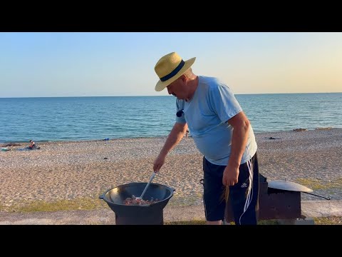Видео: Готовим Гуляш из СССР на ужин! Ужин на Берегу Черного Моря. Как приготовить мясо вкусно. Рецепты