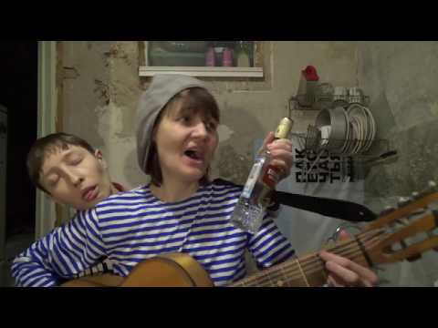 Видео: Увяли Розы и танго Брызги Шампанского (песня про алкашей, русская семиструнная гитара и скрипка)