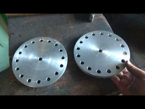 Видео: Сверление радиальных отверстий на поворотном столе