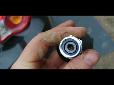 Видео: Волга сайбер(додж стратус) замена задних верхних шаровых