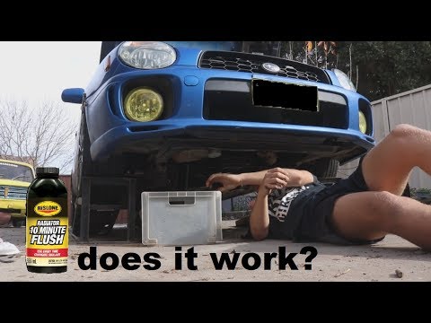 Видео: Промывка системы охлаждения Subaru | Насколько это отвратительно? | Bugeye WRX