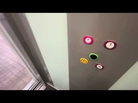 Видео: Лифт 🛗 пассажирский в небольшом торговом центре 