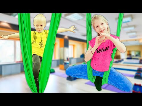 Видео: МИЛАНА И ДАНЯ ЗАНИМАЮТСЯ СПОРТОМ! ФУТБОЛ Даня БУДЕТ ИГРАТЬ ИЛИ УБЕЖИТ!???