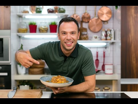 Видео: Как приготовить настоящую лазанью