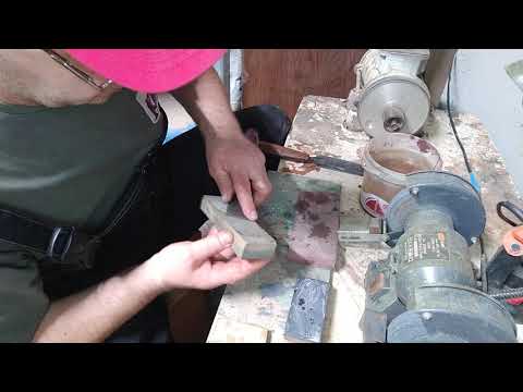 Видео: Заточка полукруглой стамески. Tool sharpening. Уроки заточки инструмента.