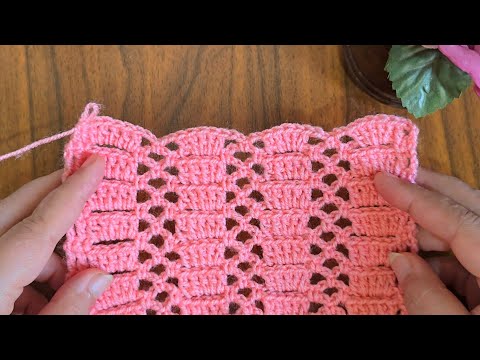 Видео: Как связать крючком прямоугольную шаль с простыми деталями и необычным результатом