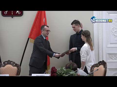 Видео: Борис Пиотровский поздравил фигуристов Петербурга с успешным выступлением на чемпионате мира-2021