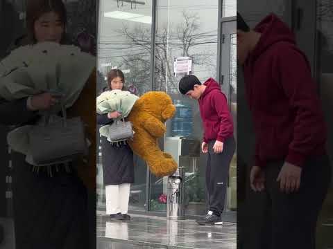 Видео: Prank. Кыздын кулгону озуно жарашат экен 🥰