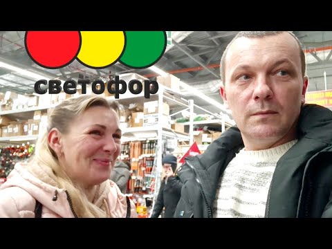 Видео: Беларусь, Деревня приехала в город за покупками к новому сезону.