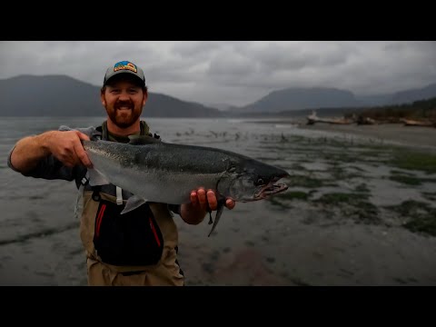 Видео: 3 дня береговой рыбалки на кижуча | Река Сан-Хуан, Порт-Ренфрю, Британская Колумбия