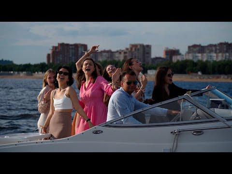 Видео: КАТЕР С АВТОЗВУКОМ - РЕАКЦИЯ ЛЮДЕЙ НА ГРОМКУЮ МУЗЫКУ