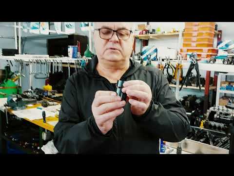 Видео: Пьезофорсунка BOSCH. Разборка и сборка форсунки. Краткий обзор по ремонту и диагностики.
