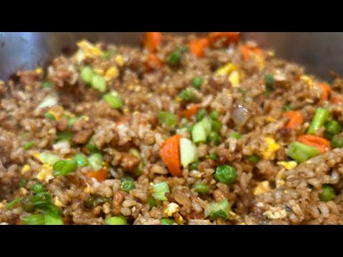 Видео: Жареный рис со свининой