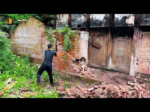 Видео: Несмотря на возражения жены, мужчина отремонтировал старый дом и построил его на горе.