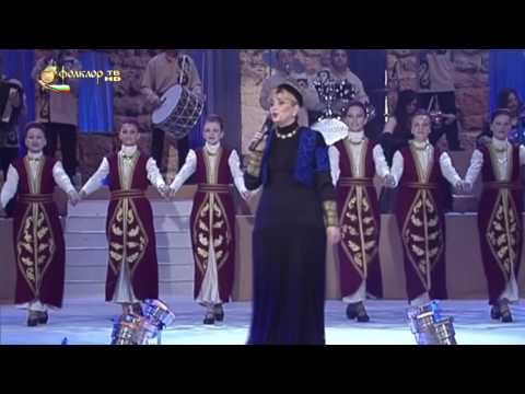 Видео: Николина Чакърдъкова - Мома седи на чардак