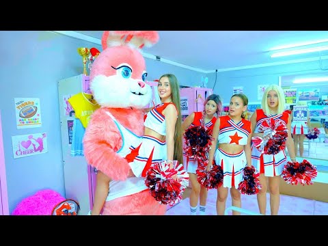 Видео: НОВ ТАЛИСМАН BUNNY 🐰 Кое готино момче ще влезе в мажоретния състав? Забавни ситуации с Даяна