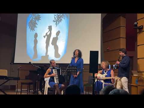 Видео: Oyfn Veg Shteyt A Boym (У дороги старый дуб) (2025)