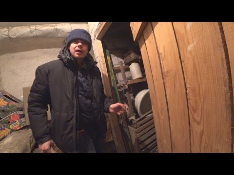 Видео: Лудоман-Ёшкин опять всё СЛИЛ!!! Распродажа вещей из подвала! Ведьма-Монашка заколдовала Режиссёра!!