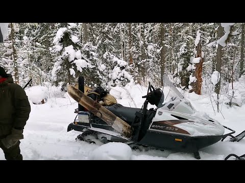 Видео: Варяг 550V! Подсос воздуха, как устранить! Натяжка гусеницы! Натяжка ремня вентилятора охлождения!
