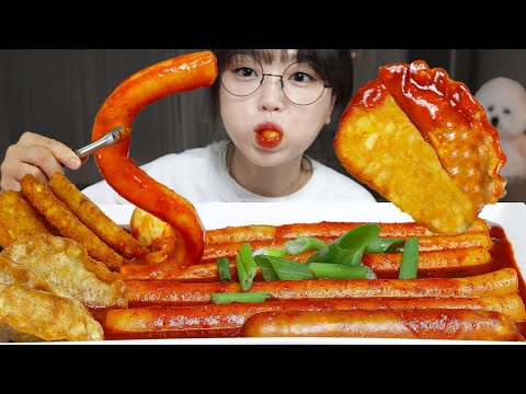 Видео: Корейская УЛИЧНАЯ Еда😋ТТОКБОККИ (острый рисовый пирог) | Mukbang ASMR