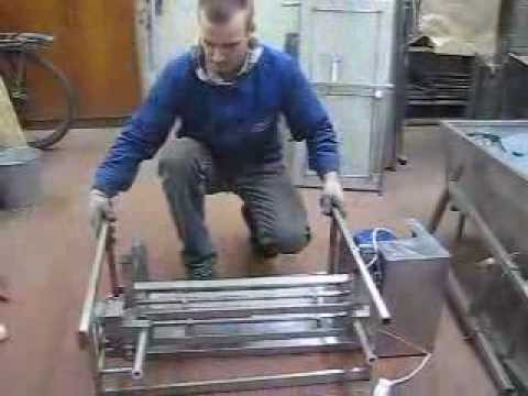 Видео: Сборка машины для вскрывания сот