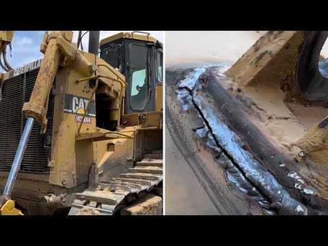Видео: Толкающий отвал CAT D10