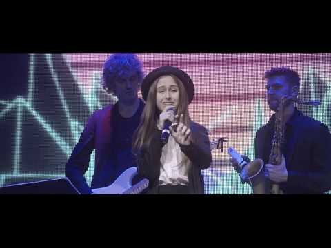 Видео: Даша Пышная - Running (PARADIZ SPRING SHOW)