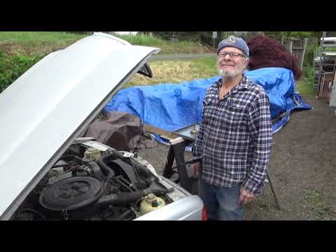 Видео: Замена генератора и приводного ремня Mercedes-Benz W123