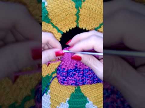 Видео: Тапочки крючком.Часть 2. С примеркой. + 2 способа незаметного соединения нити.