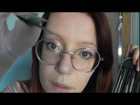 Видео: СПЕЦИАЛИСТ ПО ИЗВЛЕЧЕНИЮ ПЯТЕН ИЗ ПОР И СВЕТОМУ ОСМОТРУ | Очистка металлических инструментов от з...