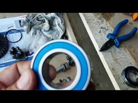 Видео: Замена подшипника ВОМ Уралец 220