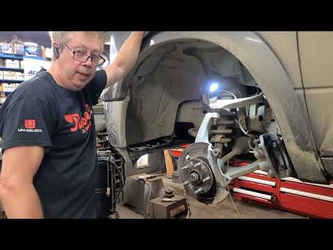 Видео: Замена переднего ступичного подшипника Ram 1500 4x4 2017 года. Что может пойти не так...