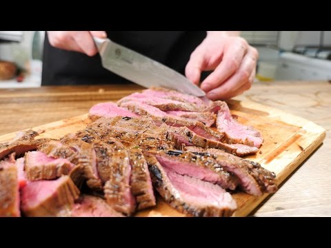 Видео: Славный Стэйк. Фланк-стэйк с перечным соусом и спаржей.