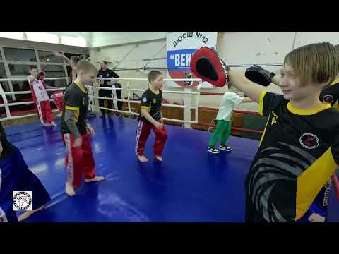 Видео: Кикбоксинг. Тренировки с детьми. Разброс ног.