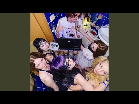 Видео: у двери ()