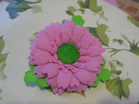 Видео: Цветы из фоамирана мастер класс. Брошь гербера из фоамирана.