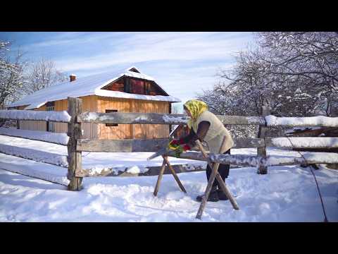 Видео: Жизнь настоящего горца. Зимнее выживание пожилой женщины в отдаленных горах