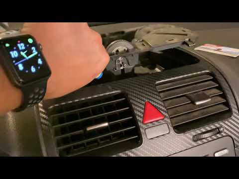 Видео: Как поменять головное устройство (магнитолу) на Golf 5