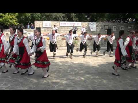 Видео: "Селото на орехите пее" - село Добрина 22.09.2015