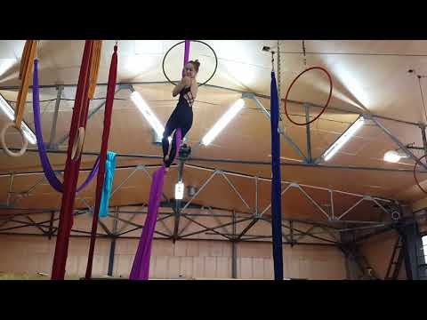 Видео: Aerial silks  воздушные полотна