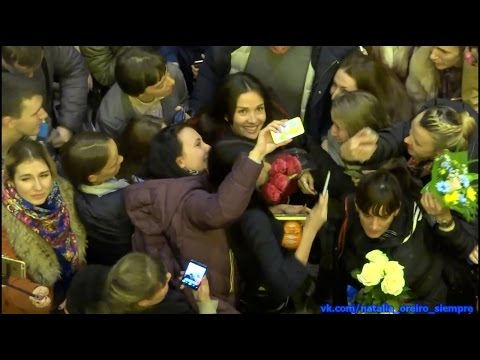 Видео: Наталию Орейро встречают в аэропорту Пулково, 05/12/2016