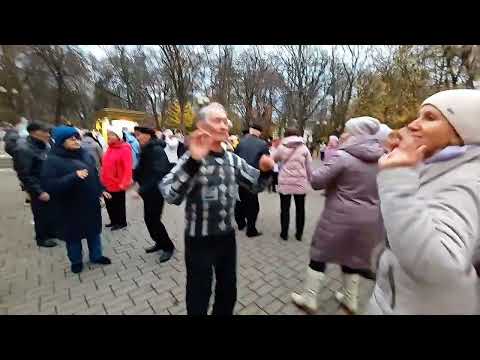 Видео: 1.11.25г... "А Мне Досталась в Жены Ты"... звучит на Танцполе в Гомельском парке... 
