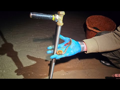 Видео: Накачка черного хлыста Dungeness и последующее использование его для ловли трески