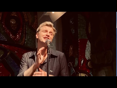 Видео: Алексей Гоман и Маленький оркестр в кафе Март  (фрагмент концерта, 1 часть)