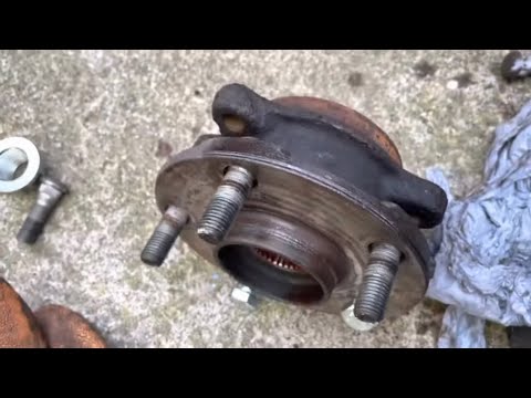 Видео: Toyota Avensis T270, 2.0 D4D замена переднего ступичного подшипника, 2008-2015.
