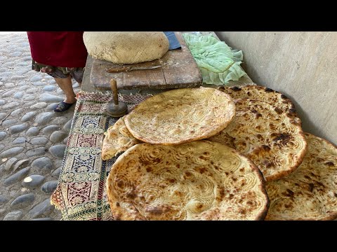 Видео: Не успевают Испечь лепешки, как их съедают!!!Почему в Узбекистане едят много хлеба?Хорезм!!