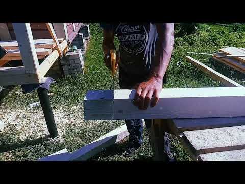 Видео: Как отпилить ножовкой ровно? В школах сейчас такому не учат.