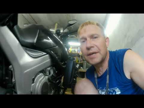 Видео: Как заменить масло на мотоцикле Yamaha tdm 850