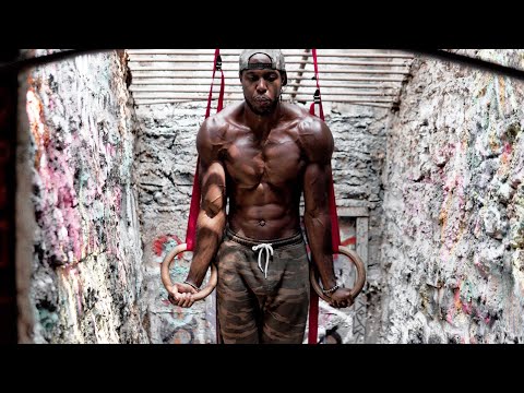 Видео: Почему вам стоит тренироваться с кольцами, чтобы стать мускулистым и рельефным